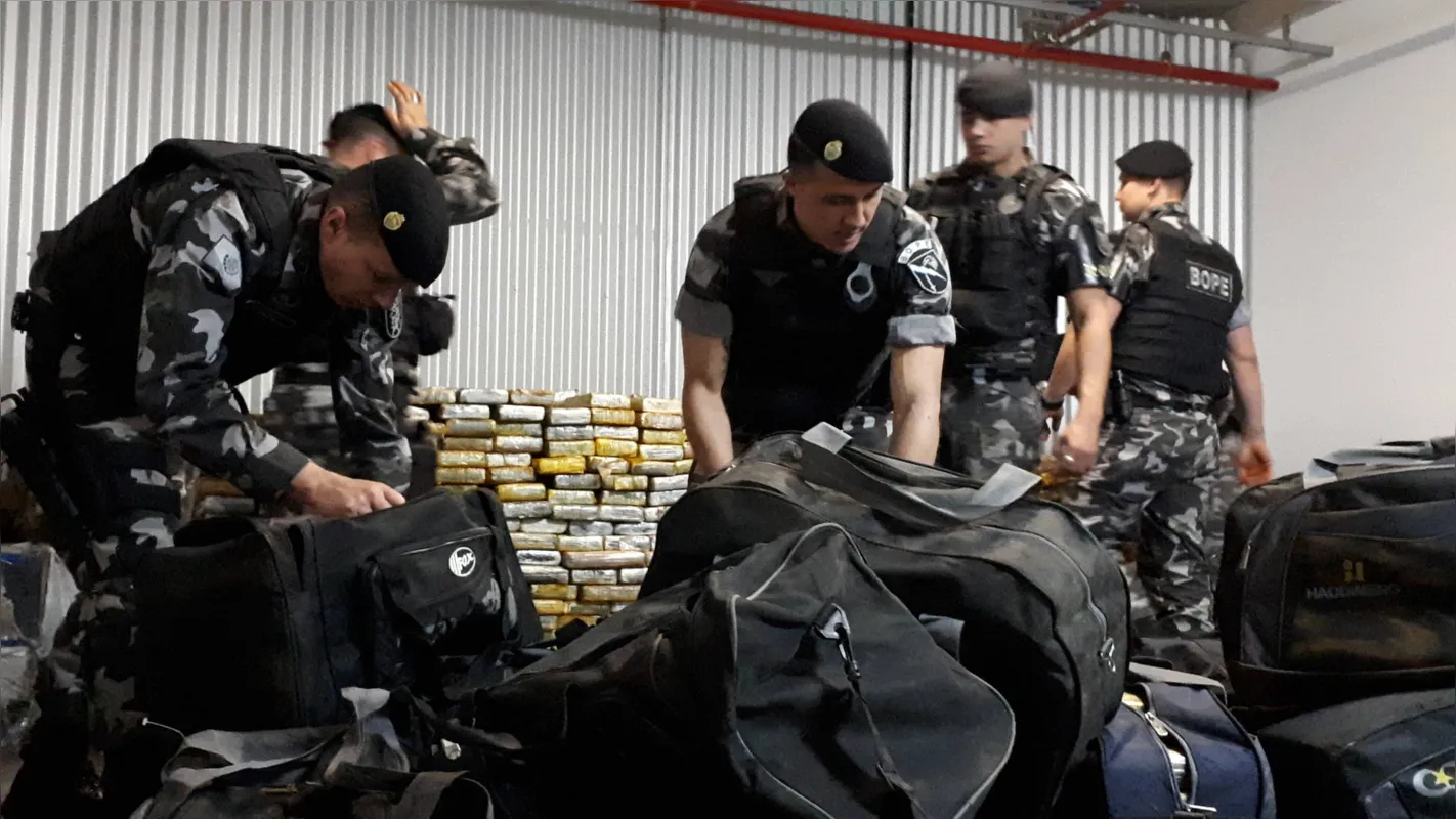 Imagem ilustrativa da imagem Denúncia ajuda Bope na apreensão de 3,3 toneladas de cocaína no litoral