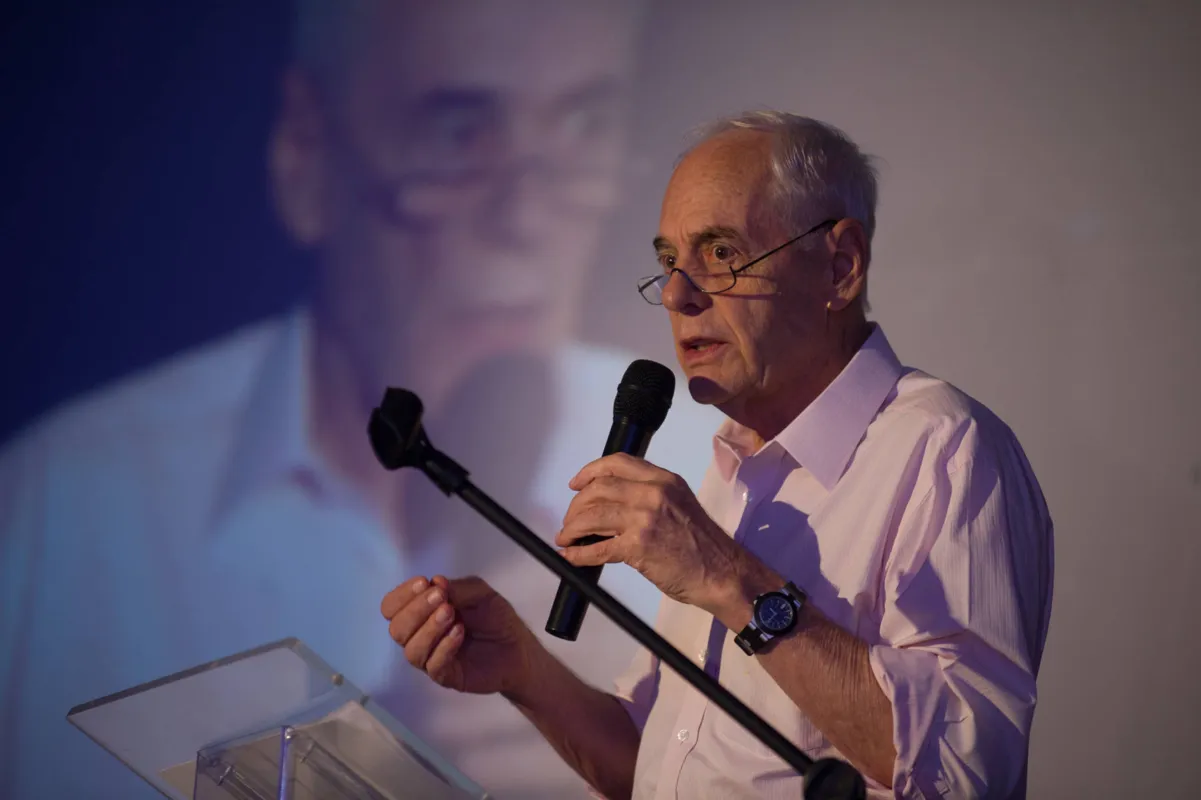 Reinhold Stephanes, secretário de Administração: Usamos o preço de mercado como referência. Fizemos alguns estudos e lançamos a [licitação] emergencial. Não houve concorrência