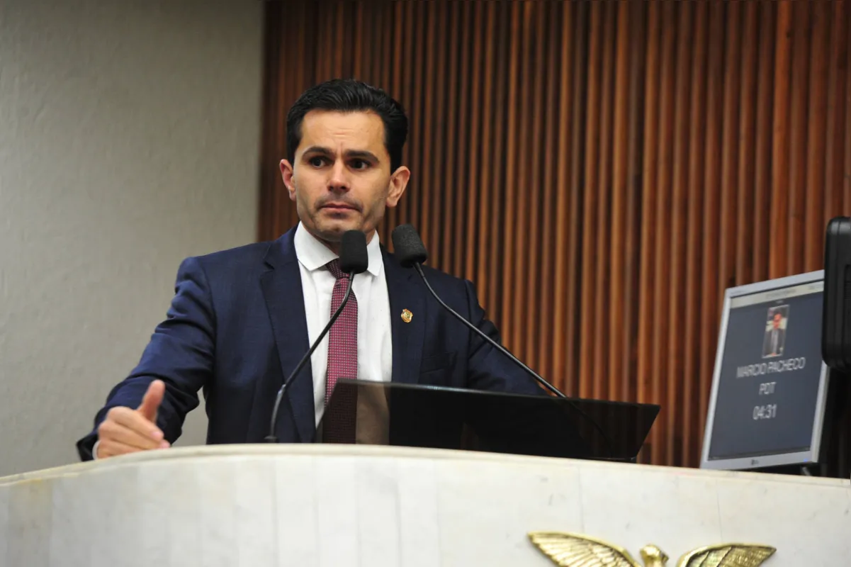 O deputado Márcio Pacheco (PDT) é um dos autores do projeto, cuja ideia é colocar um ponto na "farra das inaugurações"