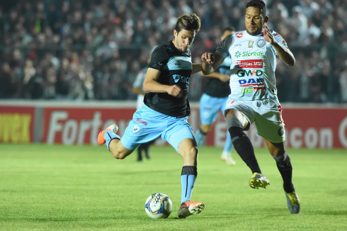 Emprestado pelo Palmeiras, atacante Léo Passos fez seu primeiro jogo no LEC
