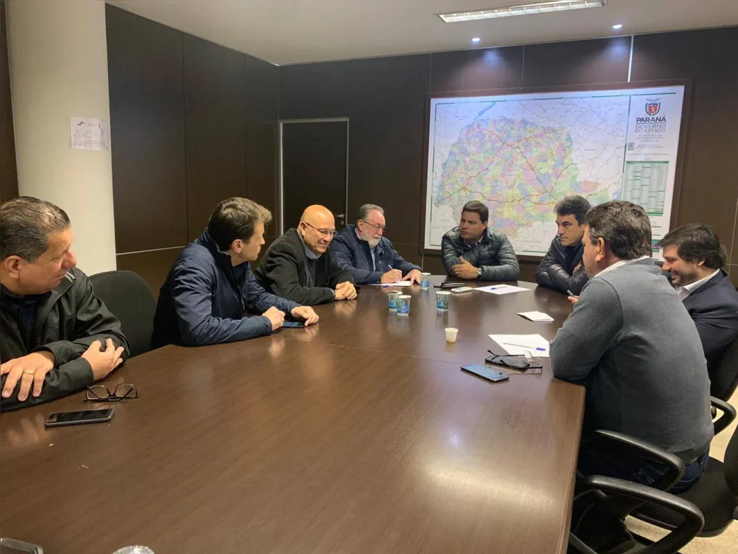 O secretário Sandro Alex, em reunião com comissão de deputados: "A ideia é terminar as obras ainda no nosso mandato (que termina em 2022)
