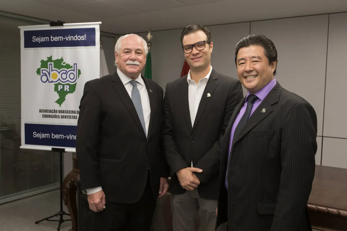O presidente da ABCD Brasil, Silvio Cecchetto, com Marcelo Machado e o presidente da ABCD Paraná, Henrique Nakamá