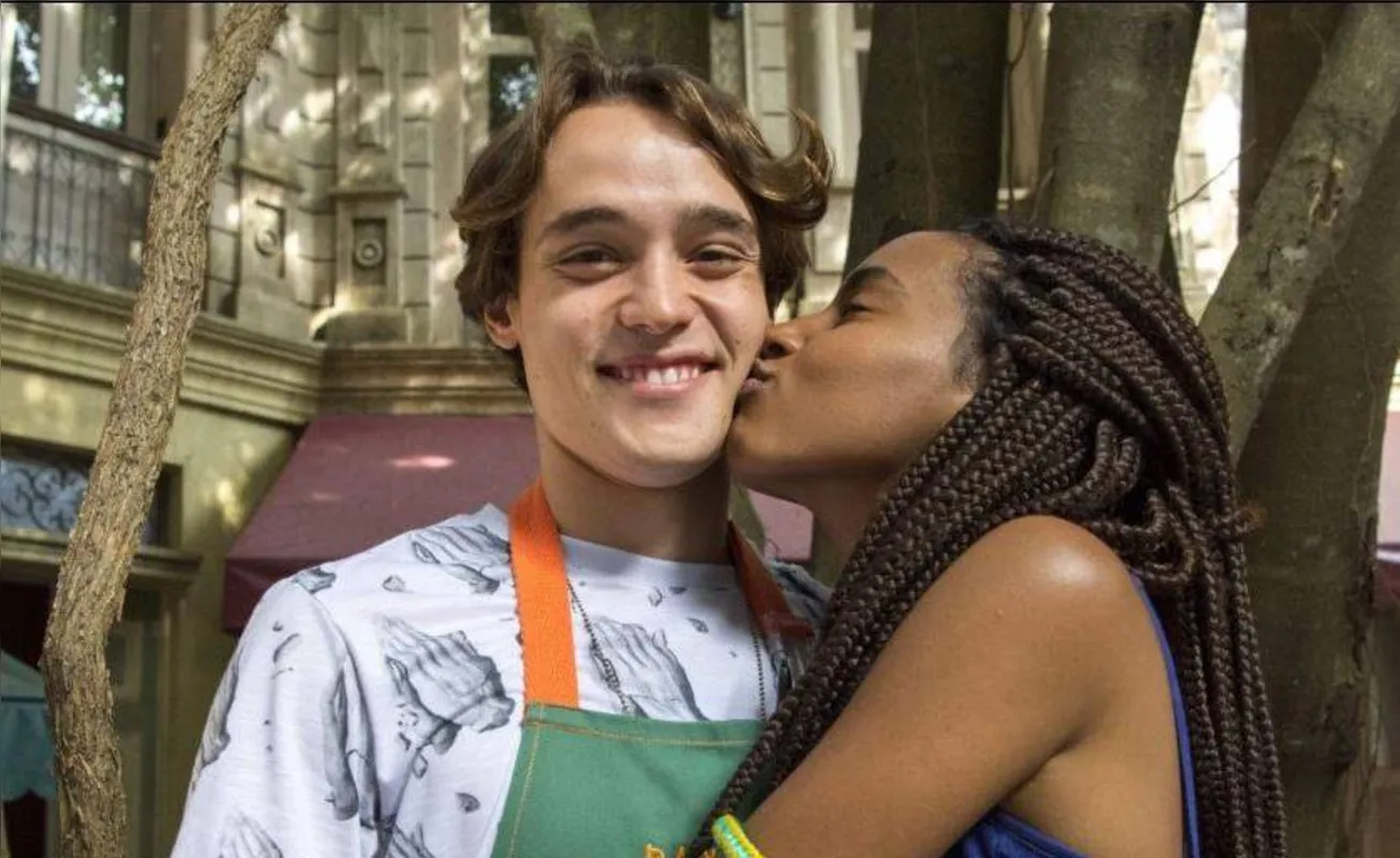 Thiago pede Jaqueline em namoro