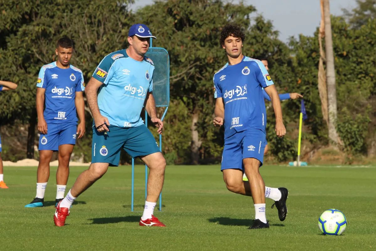 Rogério Ceni já comandou o primeiro treino no Cruzeiro