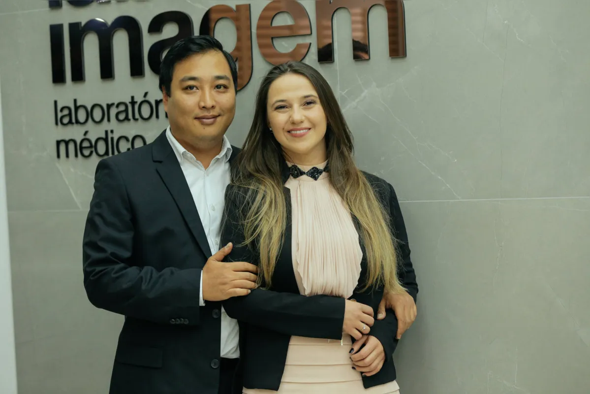 Marcos Seki e Camila Estevam