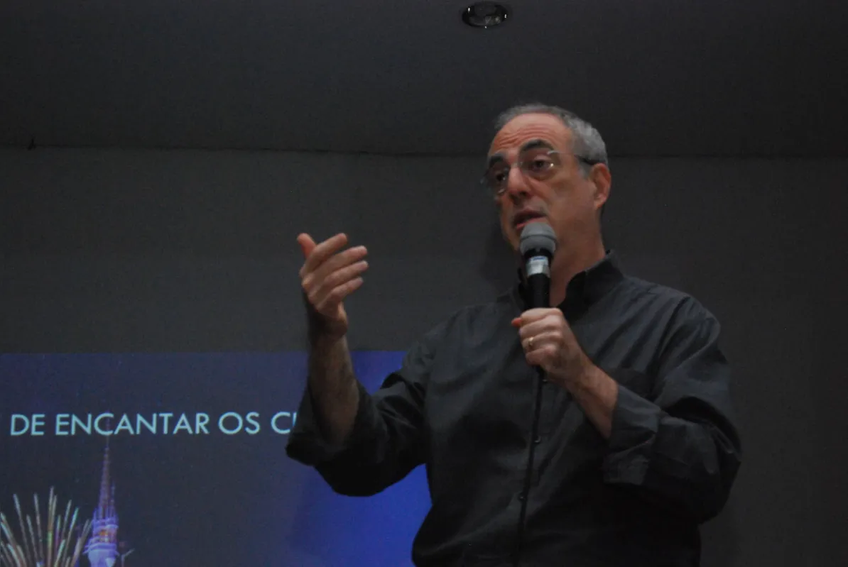 David Lederman difunde o "Jeito Disney de Encantar Clientes": "Nós brasileiros temos elenco e cenário, mas não temos processo"