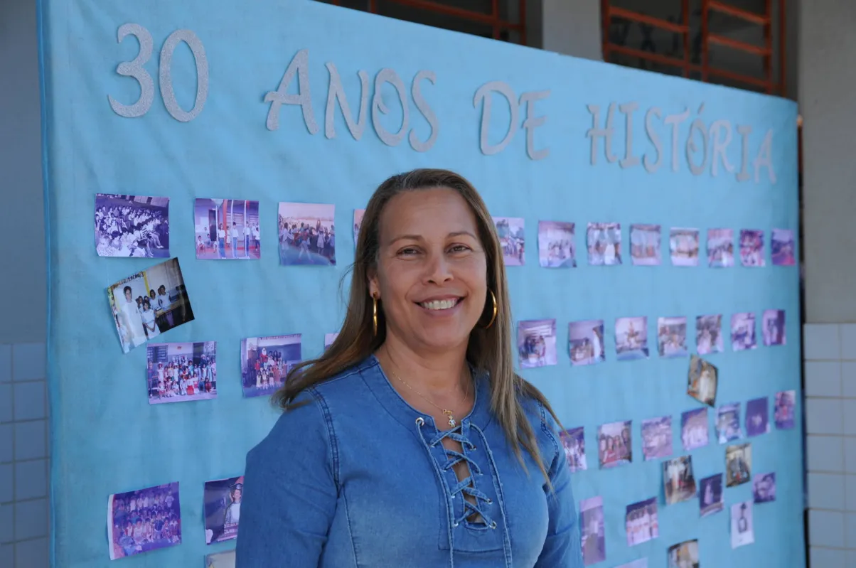 A atual diretora Simonia Aparecida de Oliveira ressalta o envolvimento e doação de todos os profissionais