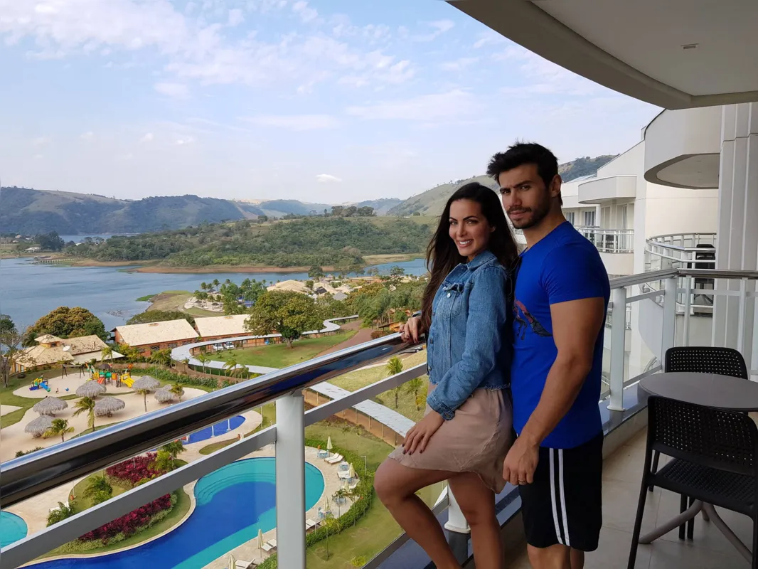 Imagem ilustrativa da imagem Ex-bailarina e cantor no resort de Ribeirão Claro