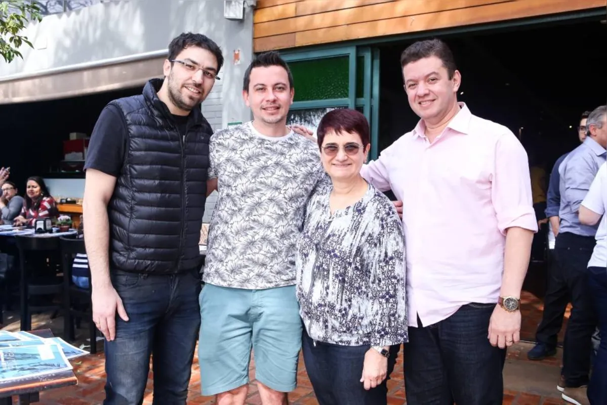 Dr. Bruno Bressianini, Filipe Leme, Dra. Lourdes Marques e Lincoln Magalhães, da Direção do HE Londrina