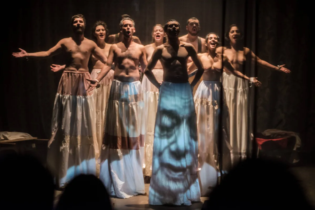 Espetáculo da Cia do Tijolo reúne música e poesia para enfocar as ideias de pensadores utópicos 