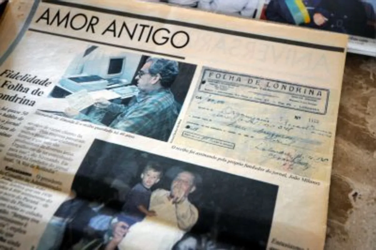 Reportagem no suplemento semanal ’Folha da Folha’ mostra o comprovante de assinatura de 1950