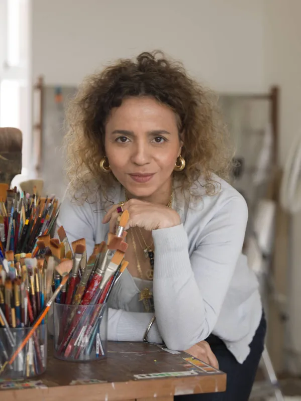 Em suas obras, a Beatriz Milhazes tem um repertório estrutural que inclui a abstração geométrica, o carnaval e o modernismo