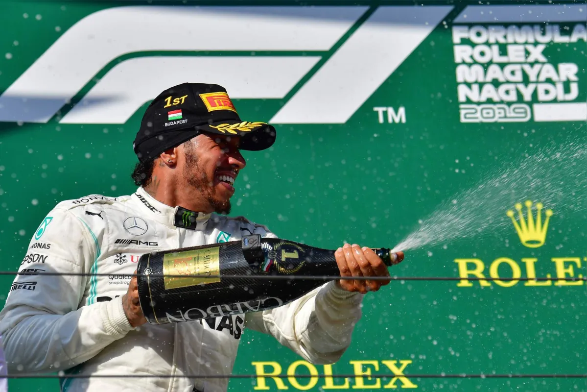 O piloto da Mercedes teve uma exibição impecável e protagonizou com o rival da Red Bull uma corrida à parte