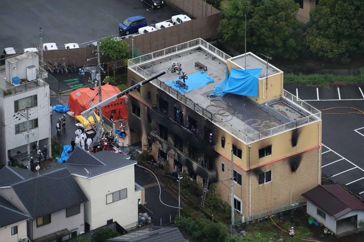 Homem ateou fogo no prédio pela manhã; ataque foi um dos mais letais das últimas décadas no Japão
