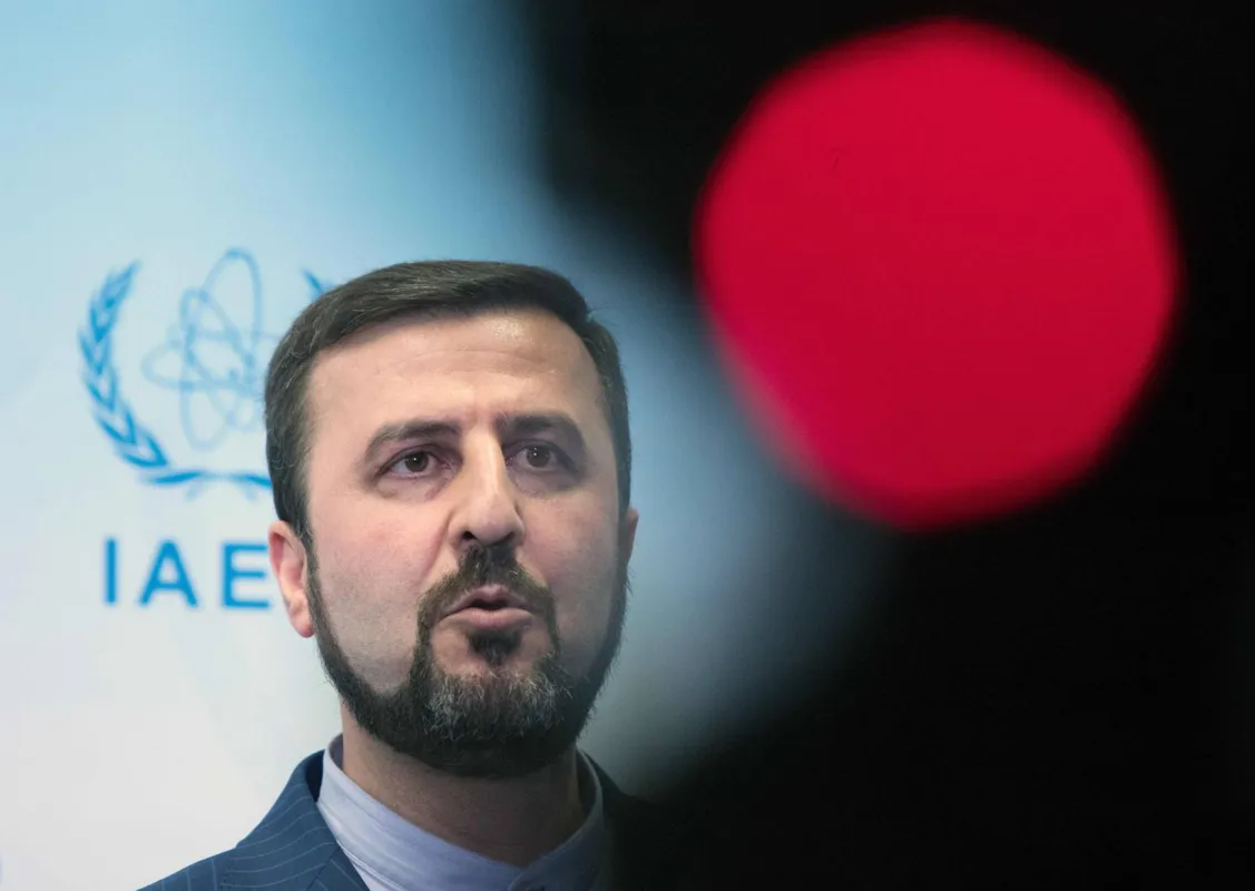 "É tristemente irônico que essa reunião tenha sido organizada a pedido dos Estados Unidos", disse Kazem Abadi