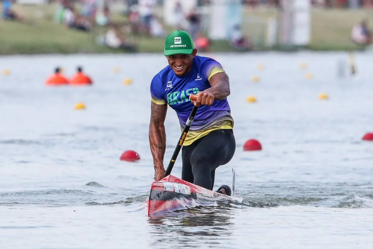 Imagem ilustrativa da imagem Isaquias Queiroz conquista ouro no Mundial de Canoagem