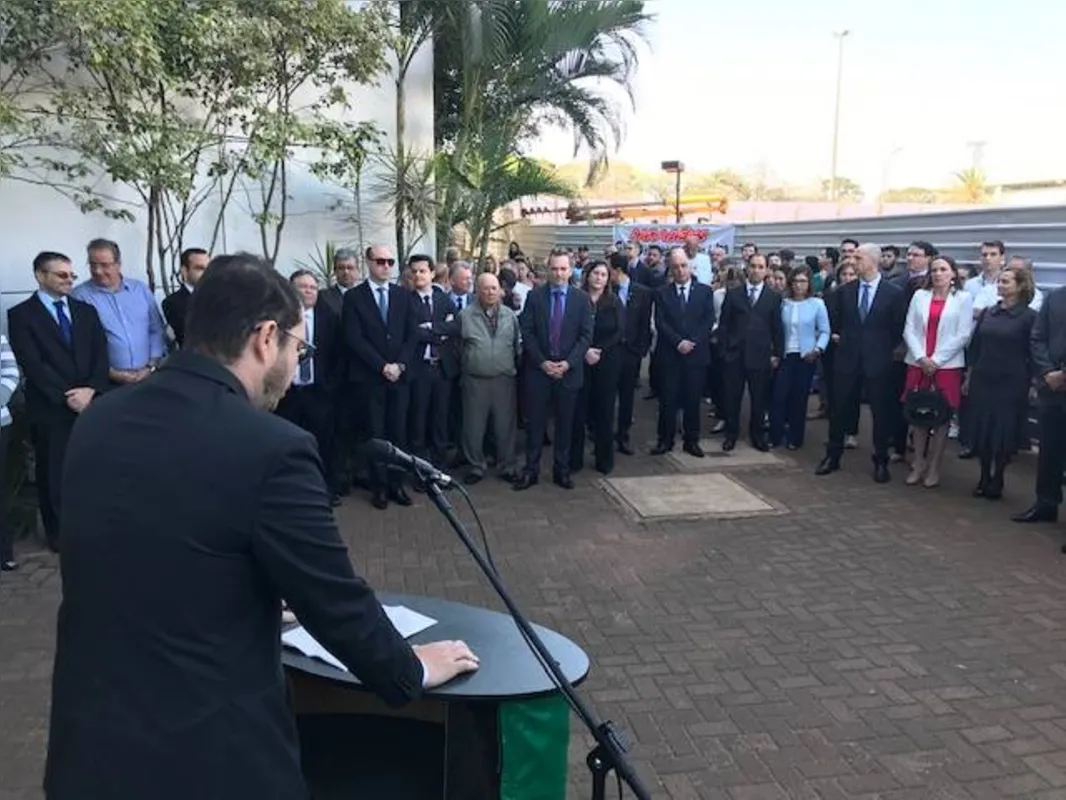 Imagem ilustrativa da imagem Juízes e promotores londrinenses fazem ato contra Lei de Abuso de Autoridade