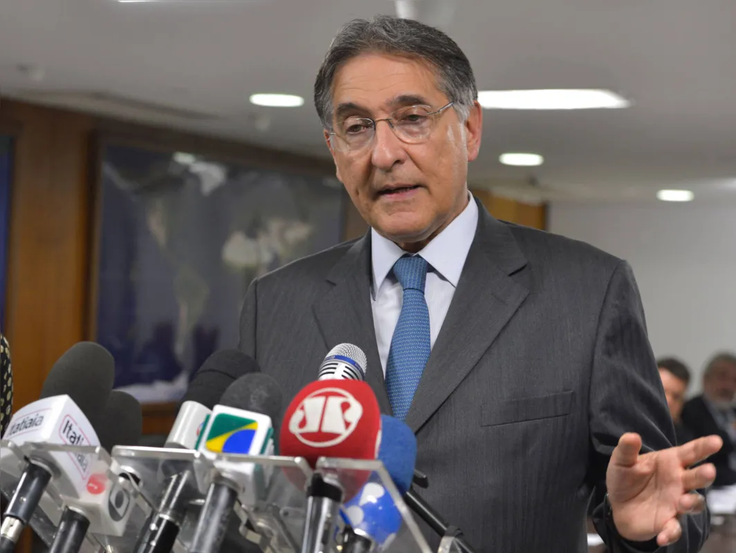 Imagem ilustrativa da imagem Justiça quebra sigilo telefônico de Pimentel em investigação sobre Cemig