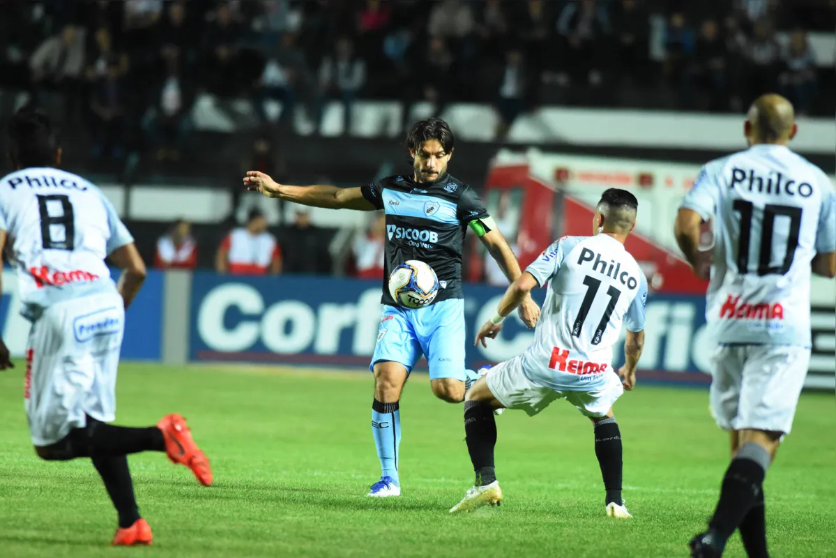 Este ano, Londrina ainda não venceu rivais locais no Nacional: empatou com o Coritiba e perdeu para o Operário