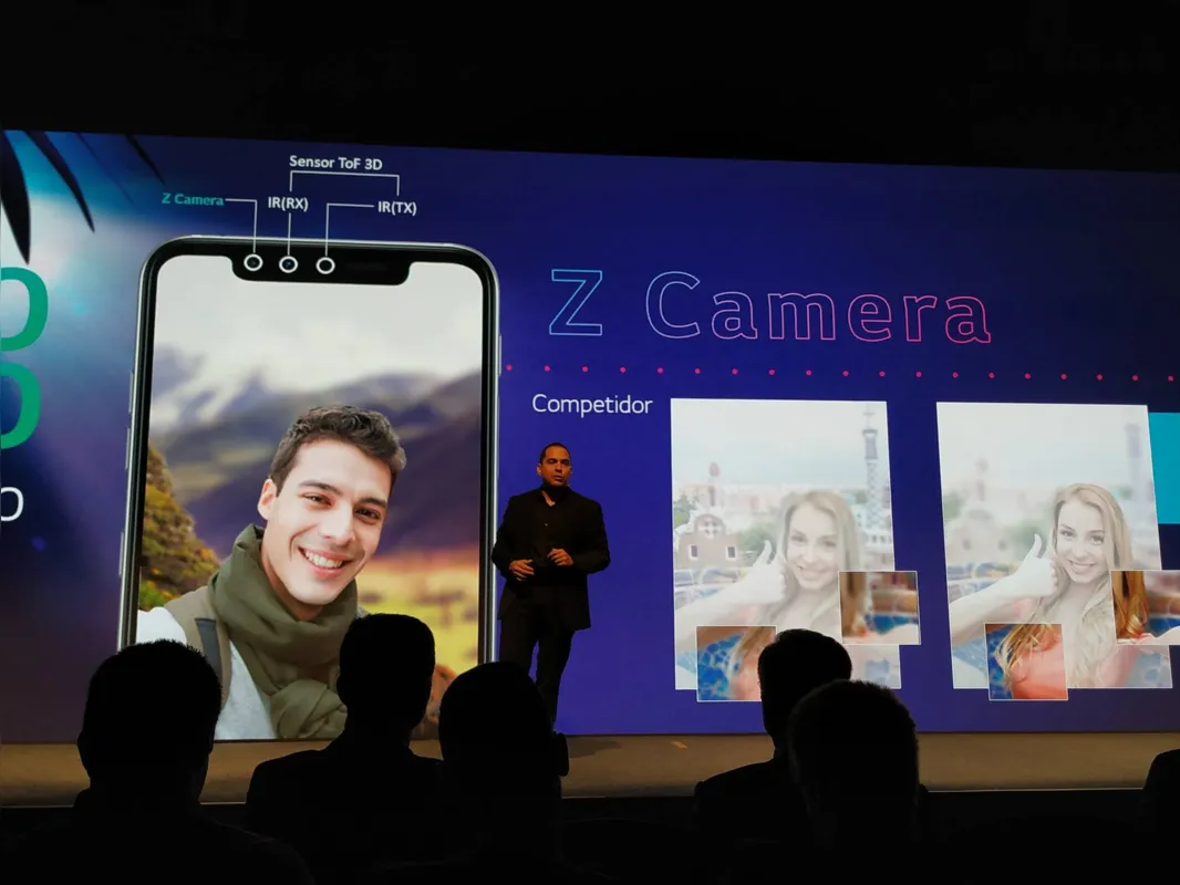 Fabrício Habib, gerente geral de Produtos Móveis da LG Electrónica do Brasil apresenta a câmera do LG G8S ThinQ