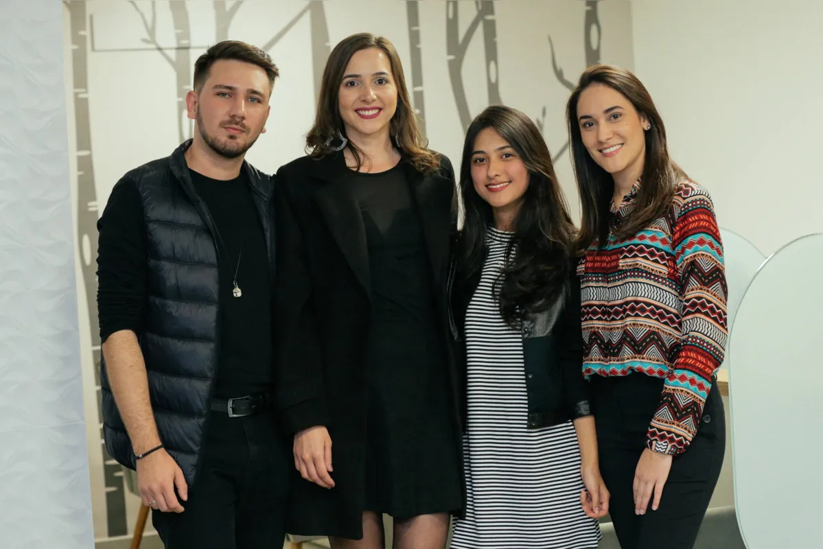 Matheus Machado, Camila Oliveira, Gabriela Komatsu e Daiane Pelaquim
