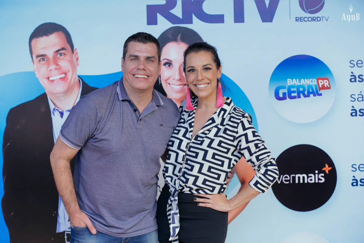 Os apresentadores Giuliano Marcos e Fernanda Charif