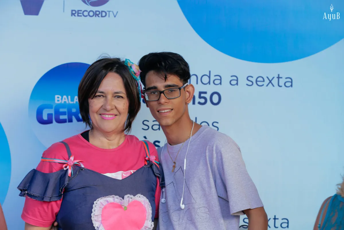 Presidente do Nós do Poder Rosa, Erica Cortes e o filho, José