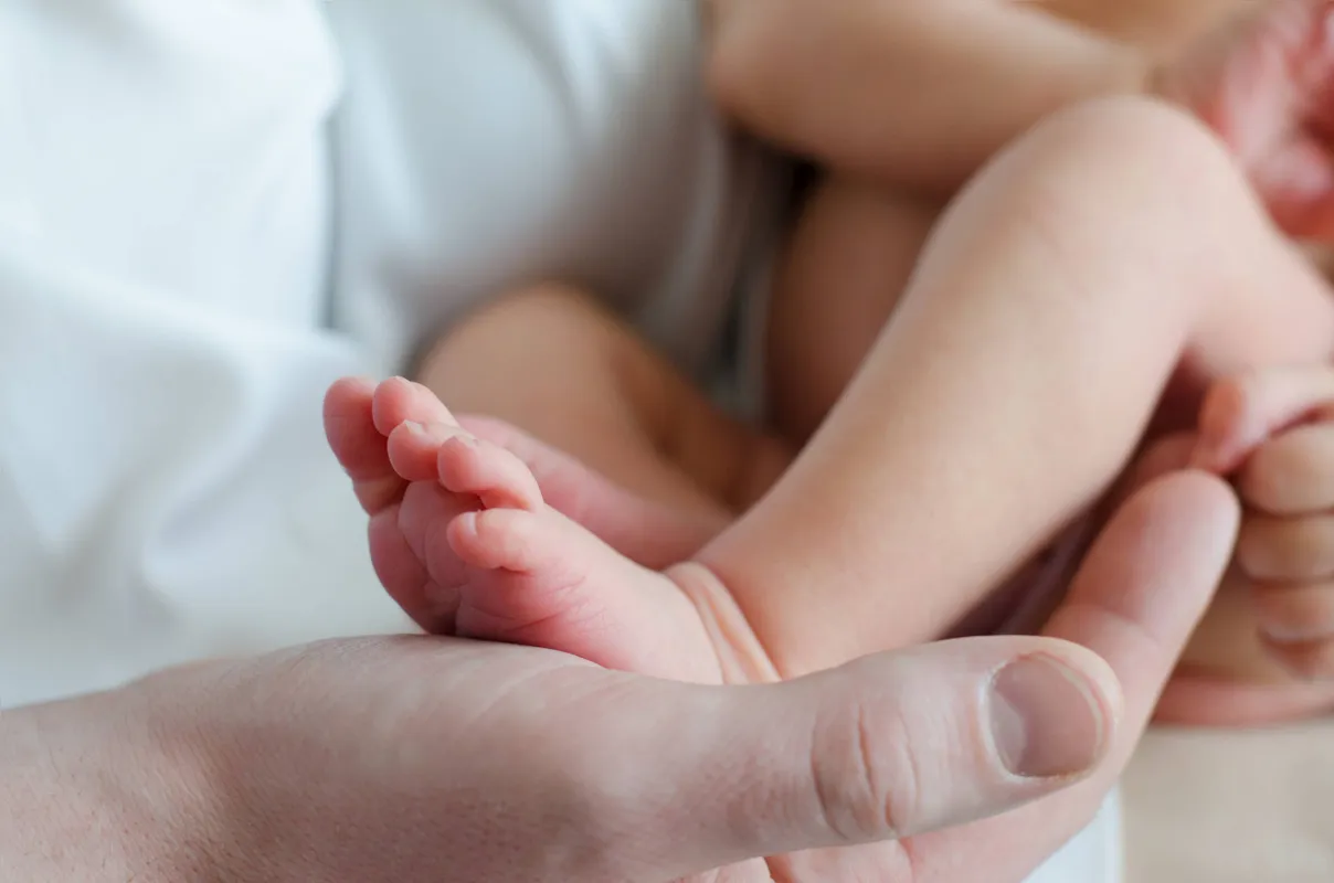 Imagem ilustrativa da imagem Licença-paternidade maior reduz uso de remédios por mães
