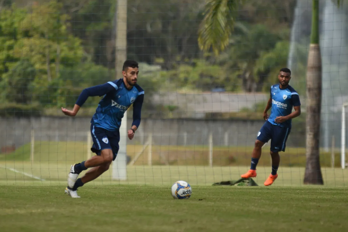 Fora por indisciplina no último jogo, Anderson Leite volta a ser titular em Belo Horizonte