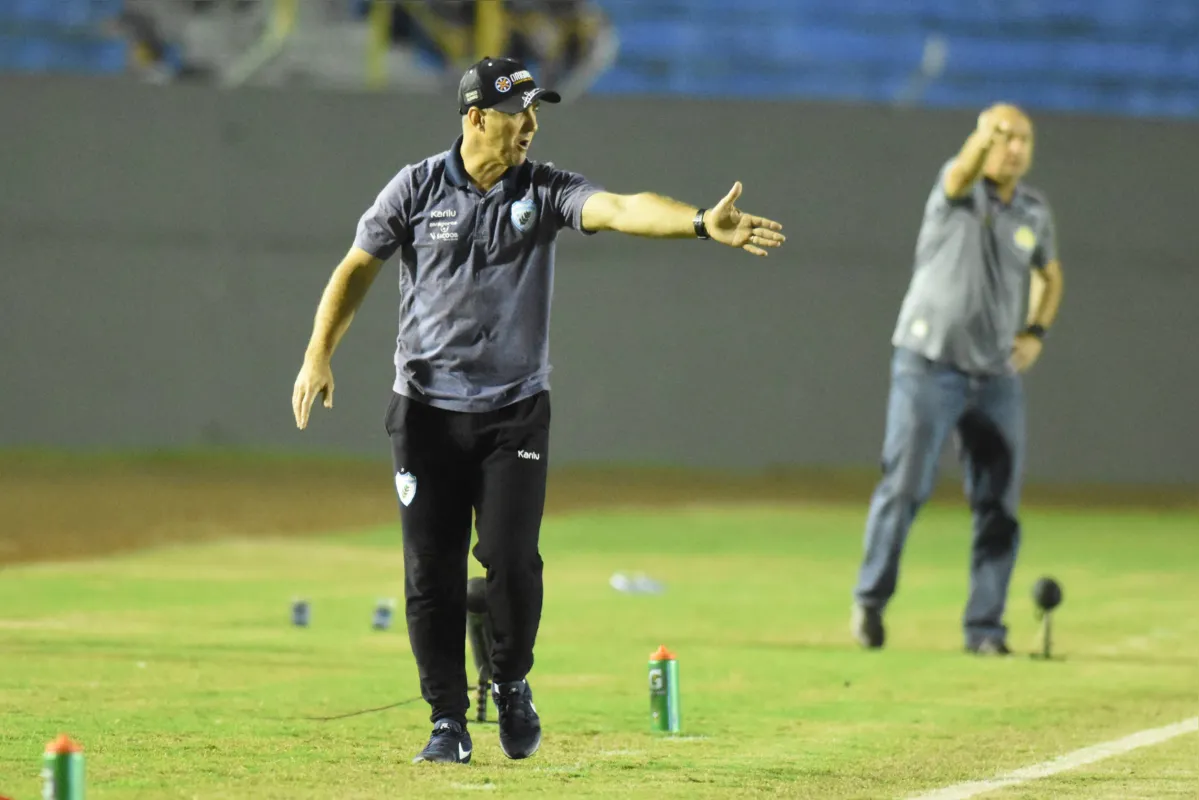 Alemão: "O foco agora é ganhar e a melhor formação sempre vai ser aquela que responde dentro de campo”