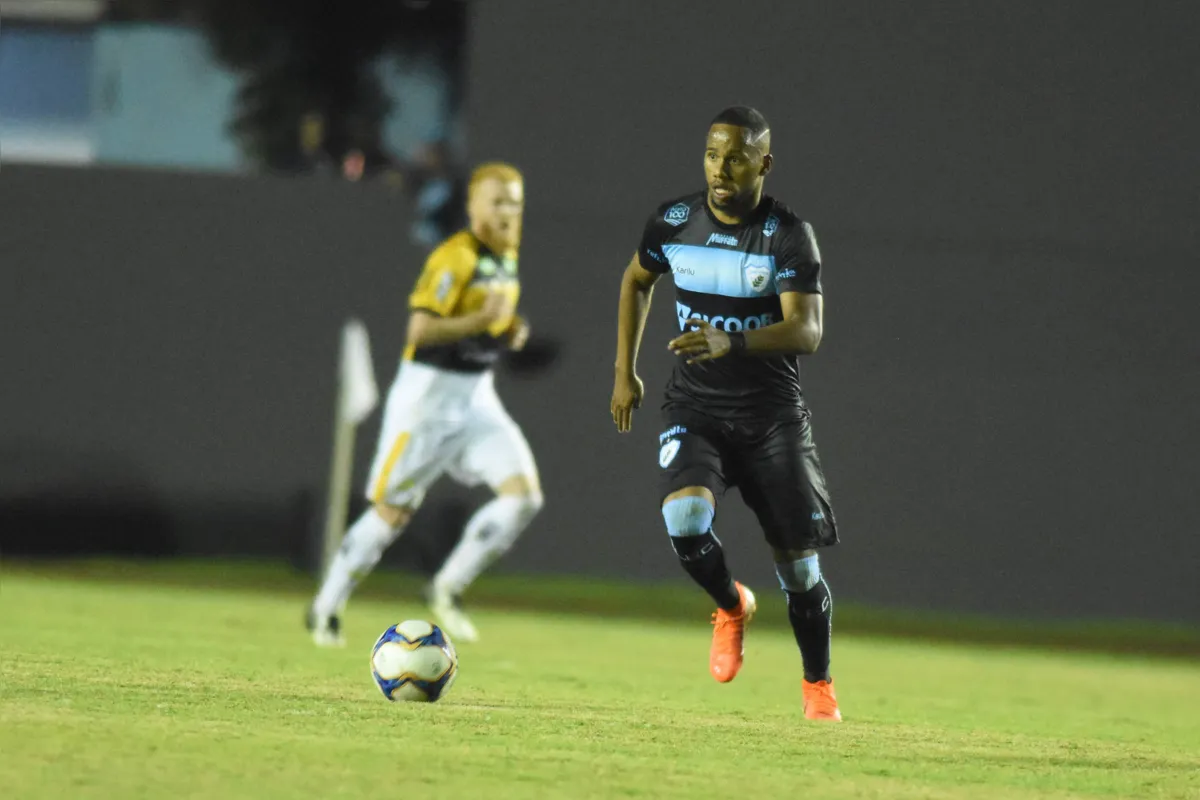 Formação com Anderson Oliveira centralizado poderá ser utilizada contra o Botafogo-SP