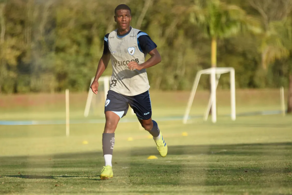 Felipe Vieira deve reestrear com a camisa do Londrina na sexta-feira