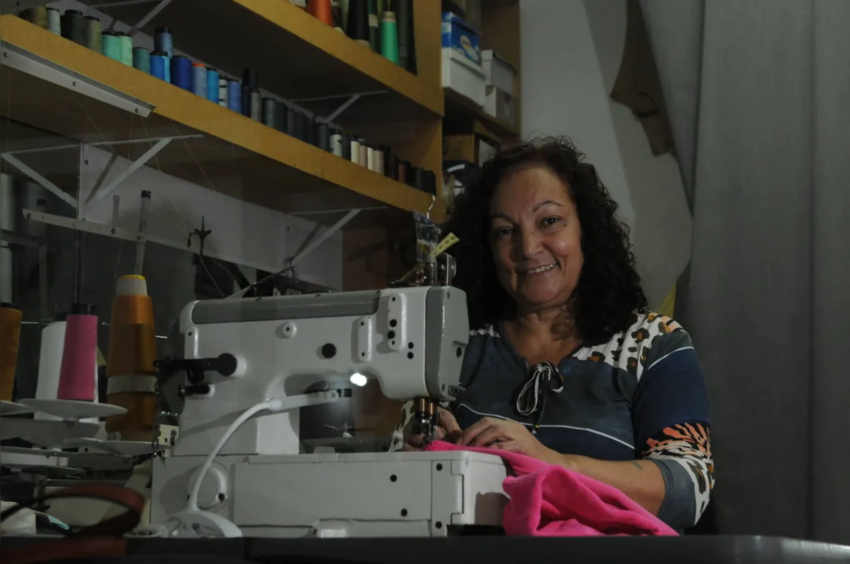 “Acho R$ 500 muito pouco", diz a costureira Daia Moreira