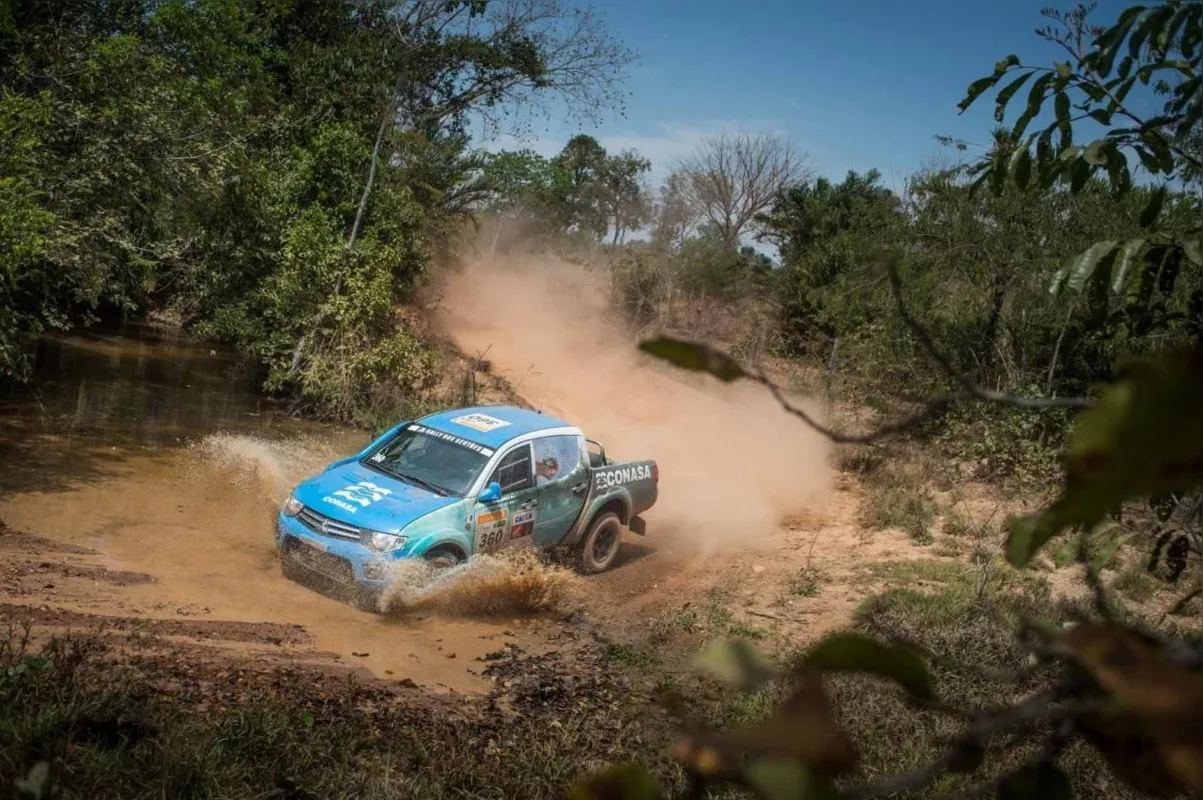 A dupla de londrinenses Mario Marcondes Neto e Artêmio Paulucci Neto disputa mais uma vez o Rally dos Sertões