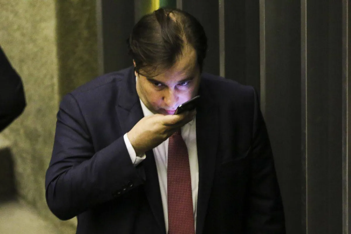 Imagem ilustrativa da imagem Maia desiste de recepcionar Bolsonaro no Congresso antes de votação da reforma