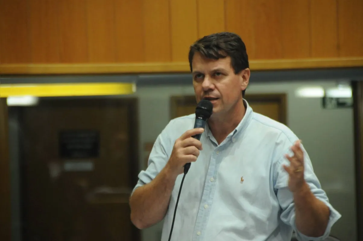 Tio Douglas (PTB), autor do PL, nega que exigência dos pareceres vá causar mais burocracia, como critica base do prefeito