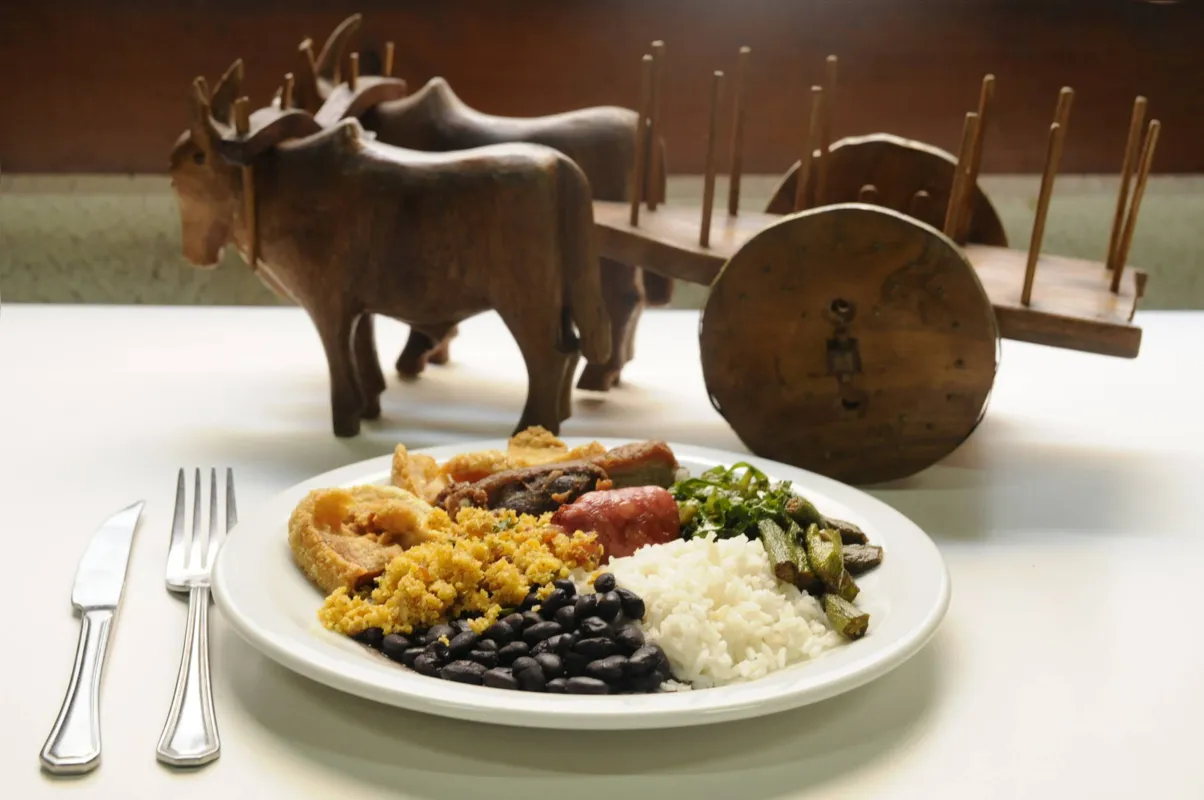 Comida mineira: simplicidade e sabor refletindo a cultura de um estado que tem a culinária como uma de suas referências 