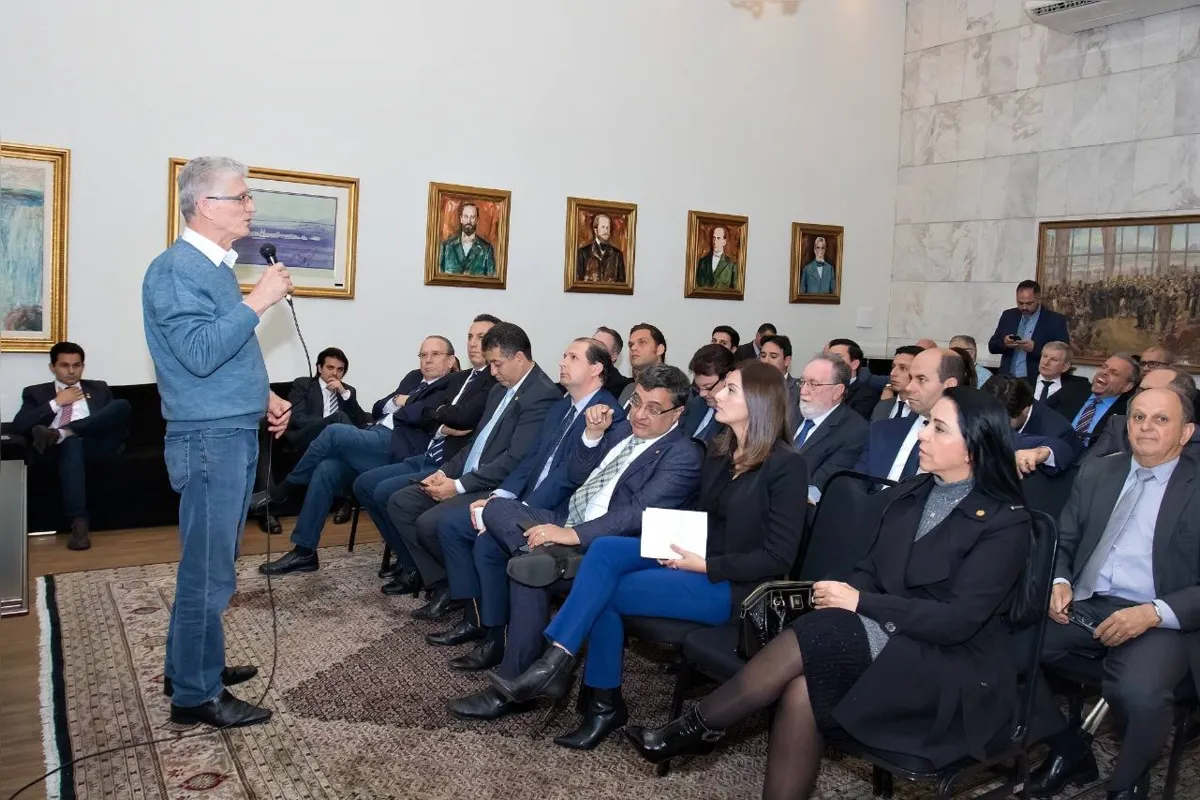 “O Iapar vai permanecer no projeto”, disse à FOLHA  Norberto Ortigara, após defender a proposta em reunião com deputados estaduais na Assembleia Legislativa