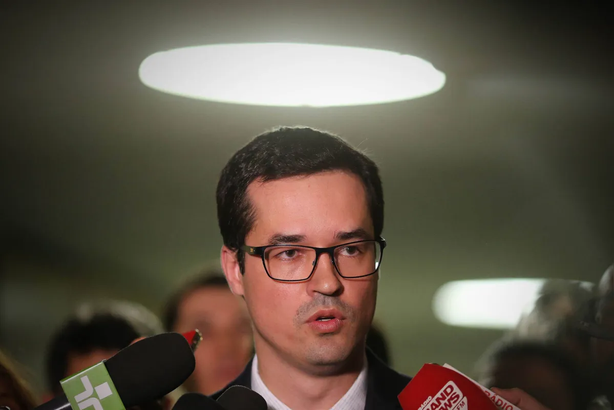 Imagem ilustrativa da imagem Moro, Deltan e PF marcaram reunião para discutir Lava Jato, apontam diálogos