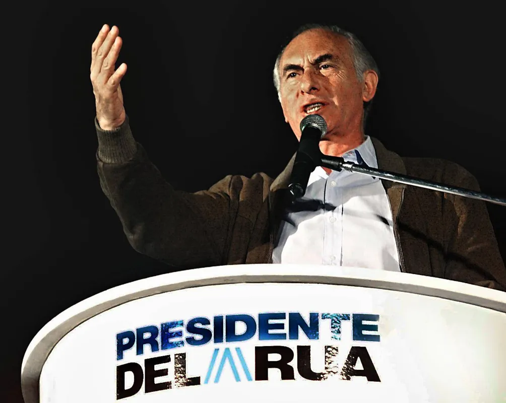 Daniel Garcia/AFP/19-10-1999

Nascido em Córdoba, De la Rúa governou o país de 10 de dezembro de 1999 a 21 de dezembro de 2001