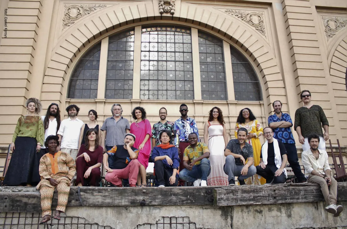Criada em 2017, a Orquestra Mundana Refugi nasceu como desdobramento da Orquestra Mundana, que já existia há 15 anos com músicos de todo o mundo