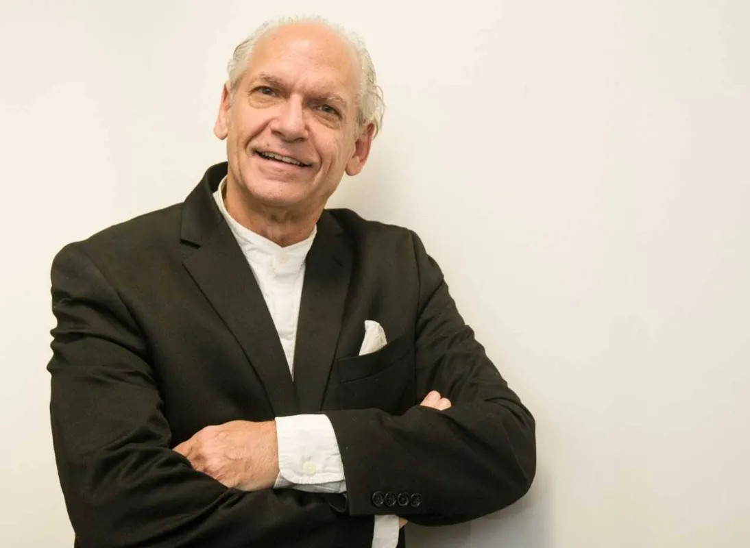 “Como um maestro convidado, eu venho com diferentes abordagens e perspectivas”, diz o americano Glenn Block