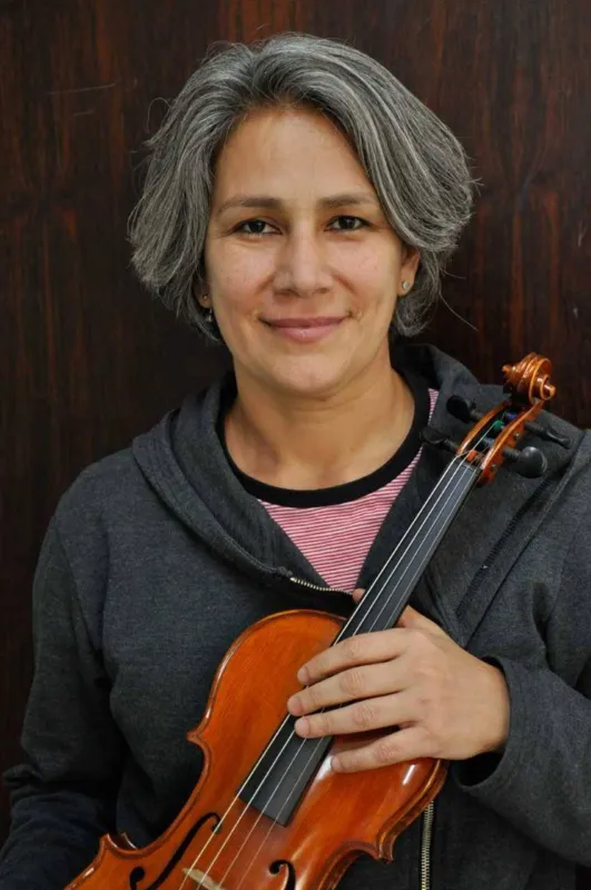 Violinista e professora, a venezuelana Carla Rincón vem a Londrina pela segunda vez