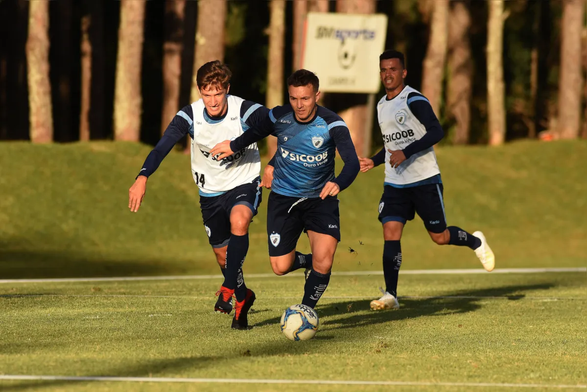 Bertotto (esq.) e Dagoberto serão as novidades do Londrina diante do Vitória