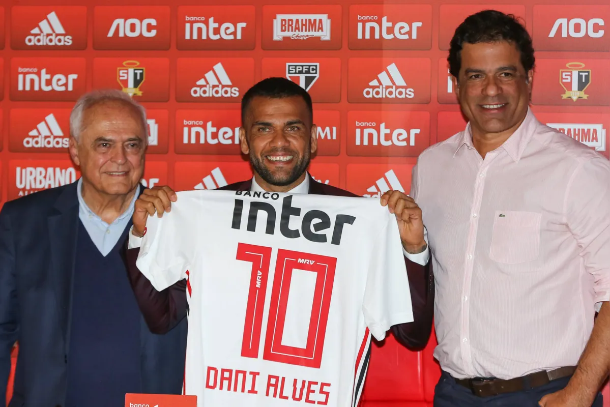 Daniel Alves foi a contratação mais impactante da temporada no Brasil até agora