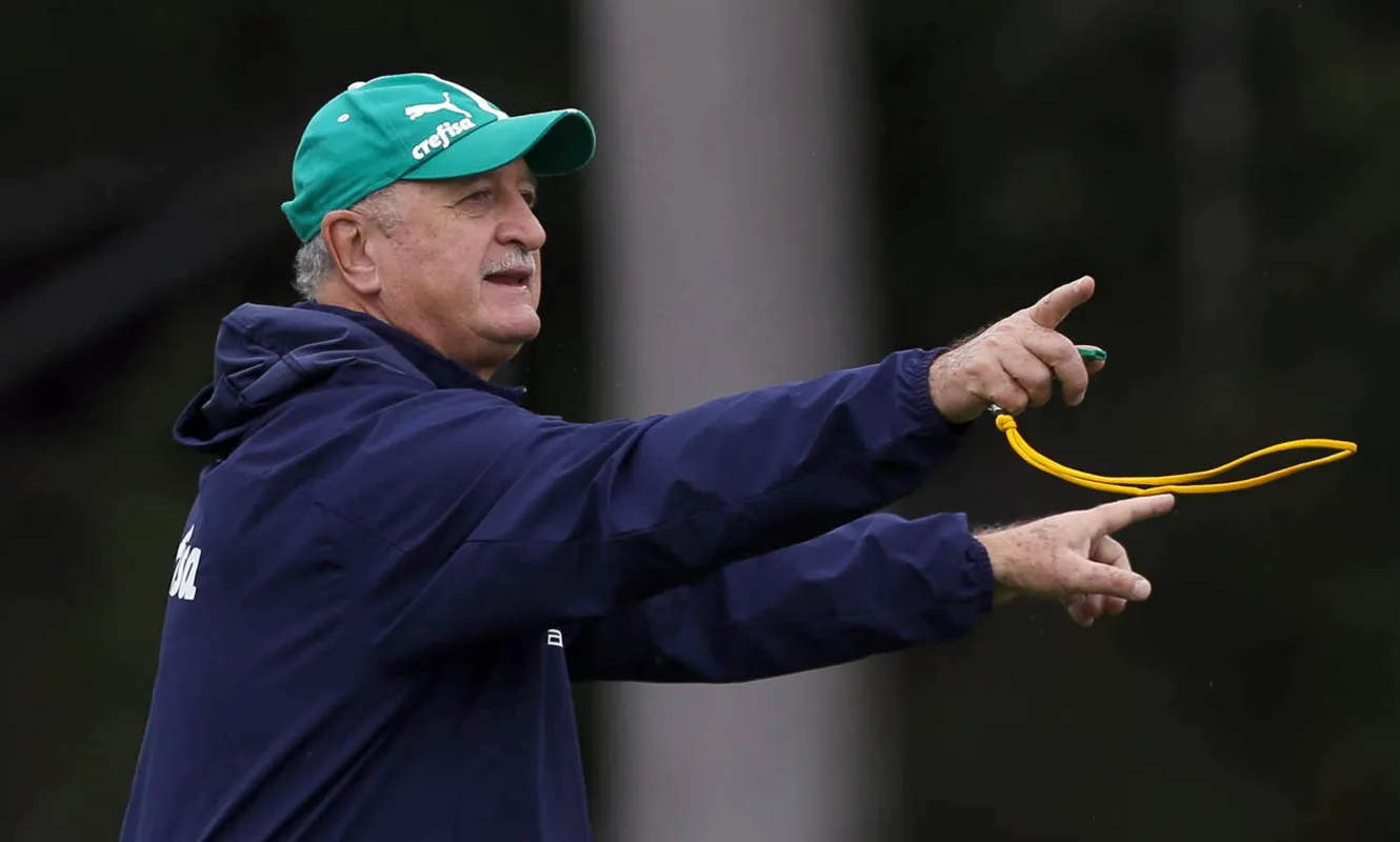 O técnico Luiz Felipe Scolari busca soluções para fazer o Palmeiras reencontrar o rumo das vitórias