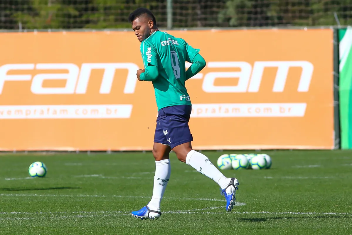 O atacante Borja deve ganhar mais uma chance na equipe titular do Palmeiras no duelo diante do Vasco