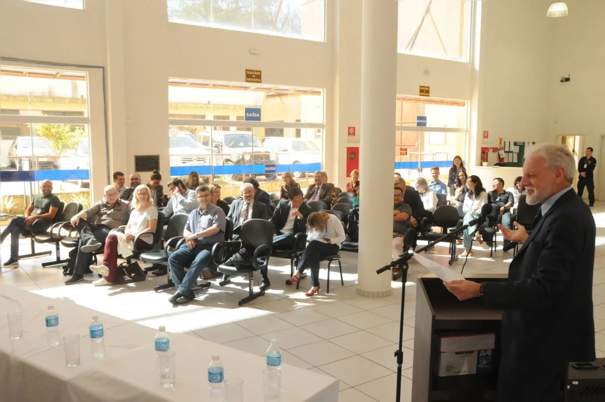 Lançamento de edital para inscrição de alunos que concorrem às vagas de  vereadores da Câmara Mirim foi no Fórum de Londrina: eles tomarão posse em 2020