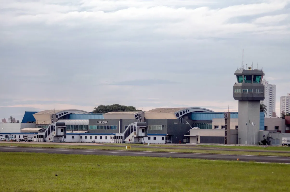 Imagem ilustrativa da imagem Prefeito demarca área para futura ampliação do aeroporto de Londrina