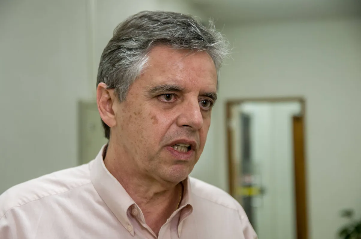 O chefe de gabinete de Belinati, Tadeu Felismino, diz que as contratações são necessárias e que a proporção de comissionados na prefeitura é baixa para o porte do município